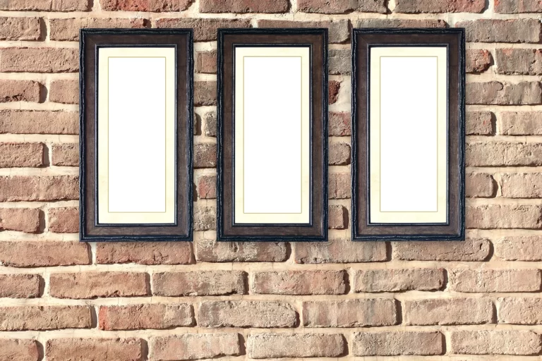 Comment accrocher des objets sur un mur en pierre sans percer des trous