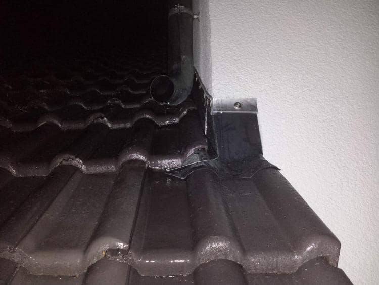 installation bande étanchéité toit contre mur