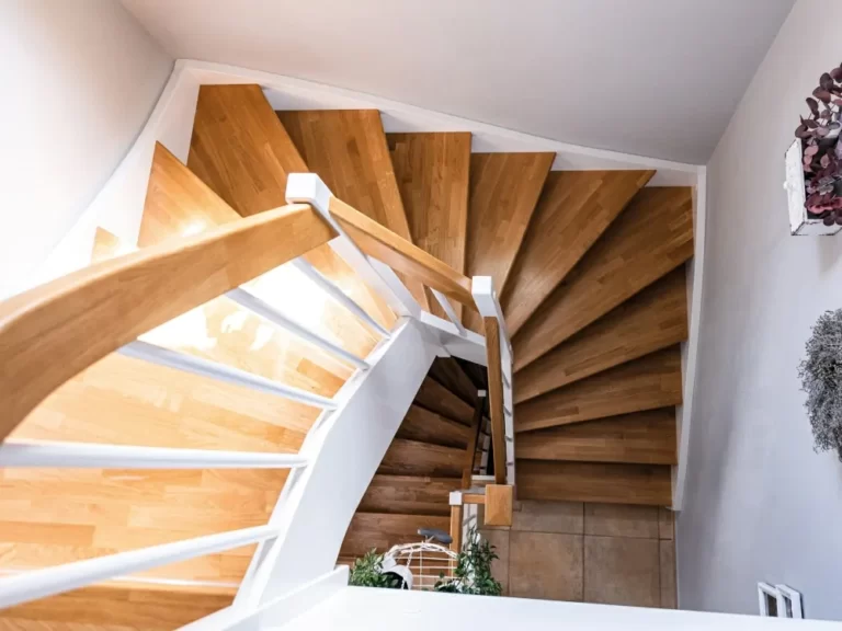 rajeunir escalier en bois
